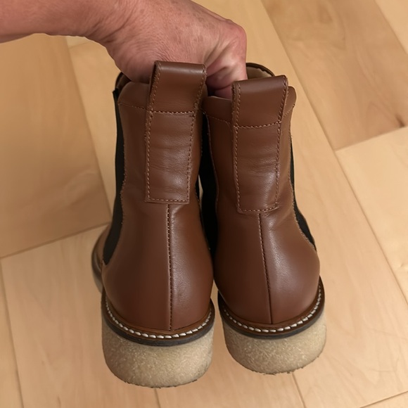 Everlane Chelsea Boot - Picture 4 of 7